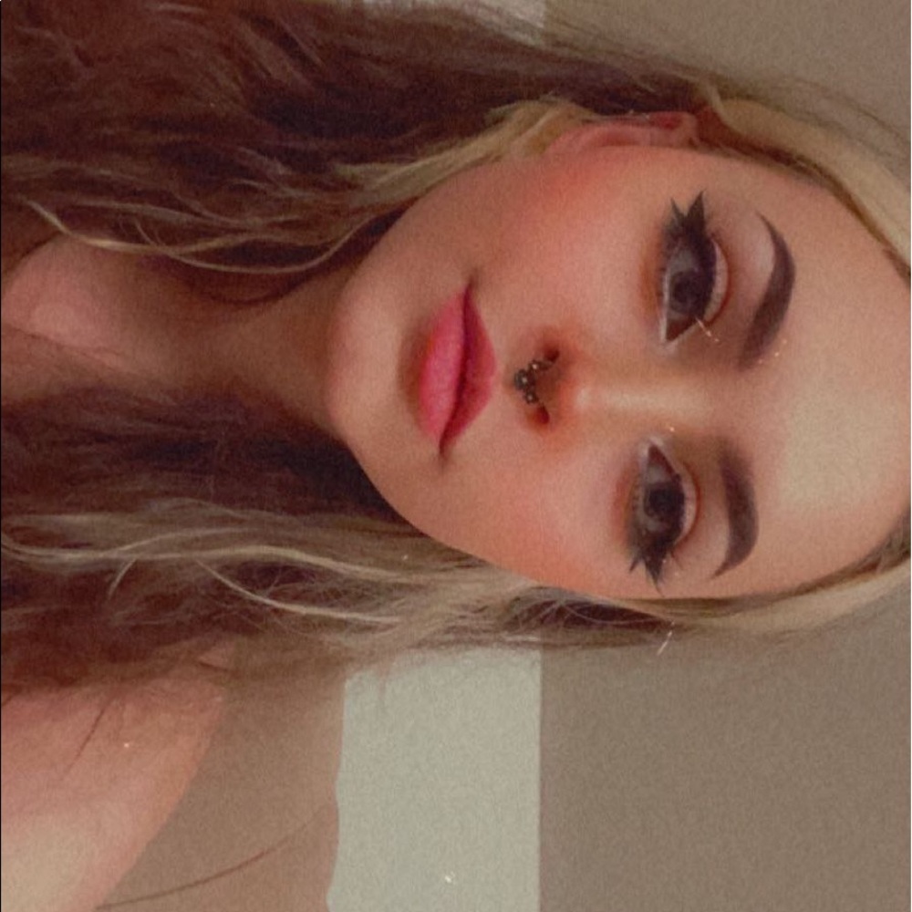 Meet your Posher, Courtney